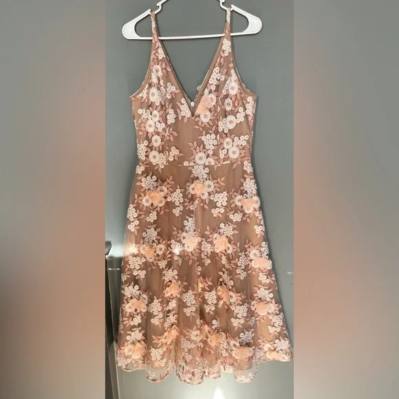 Dress The Population Elisa Floral
Appliqué Dress large - Picture 2 of 5